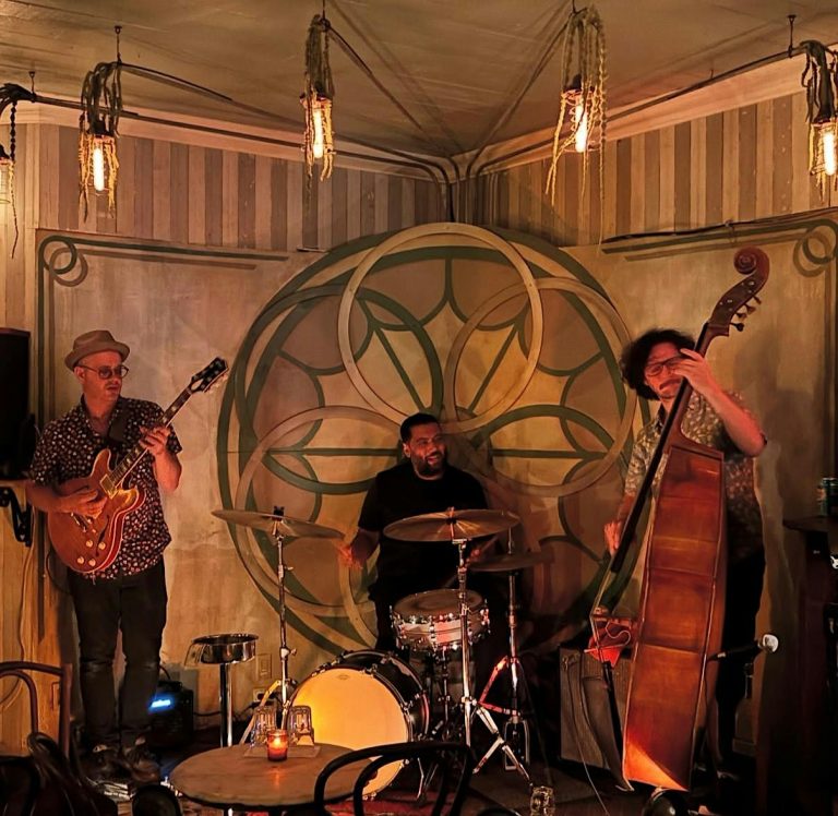 Jazz with  Julian Smith Trio
